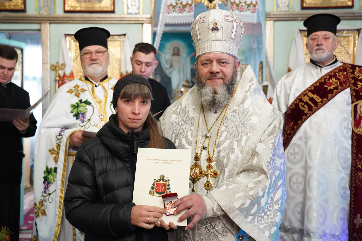 Владика Михаїл очолив празник Михайлівської парафії у Луцьку і нагородив духовенство та парафіян
