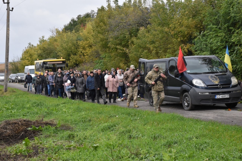 Більше року вважався зниклим безвісти: на Волині прощалися з Героєм Ігорем Пархомюком