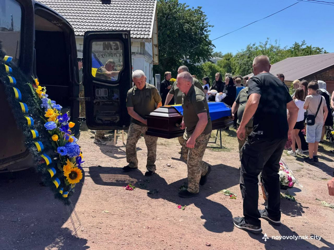 Понад два роки вважався зниклим безвісти: на Волині попрощалися з Героєм Василем Зарембою