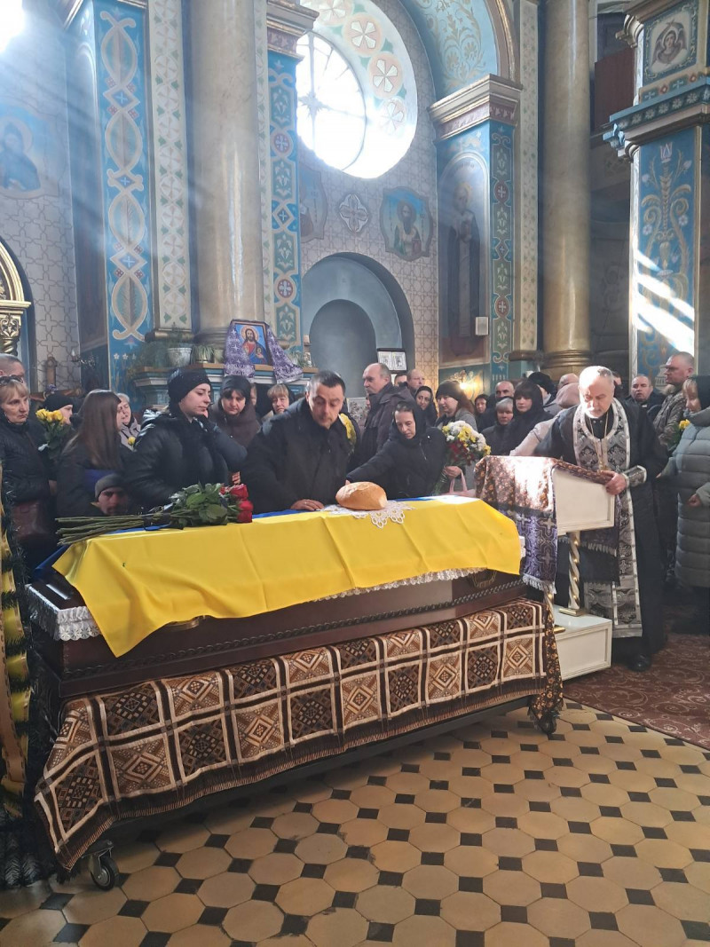 Загибель підтвердила ДНК-експертиза: на Волині в останню земну путь провели 28-річного Героя Олександра Дробота