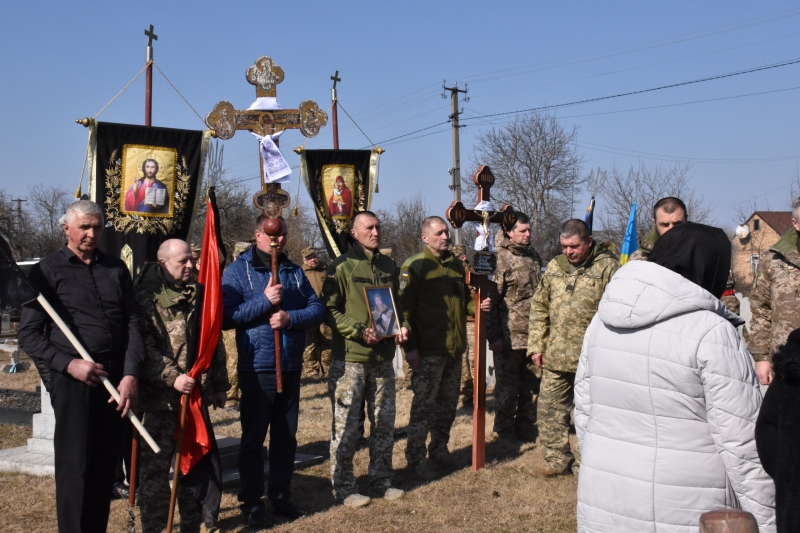 У громаді на Волині сотні людей вийшли провести полеглого Героя Василя Філончука в останню дорогу