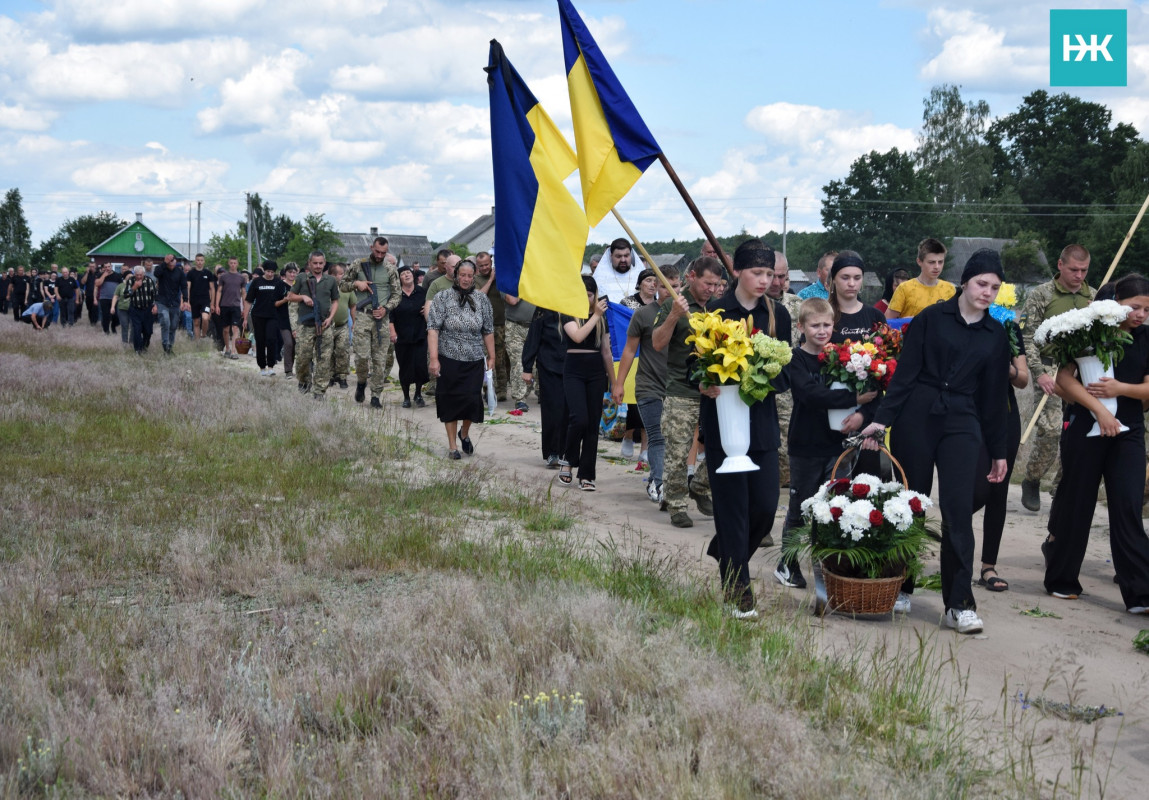 Серце зупинилося на фронті: на Волині в останню дорогу провели воїна Миколу Віліча. Фото