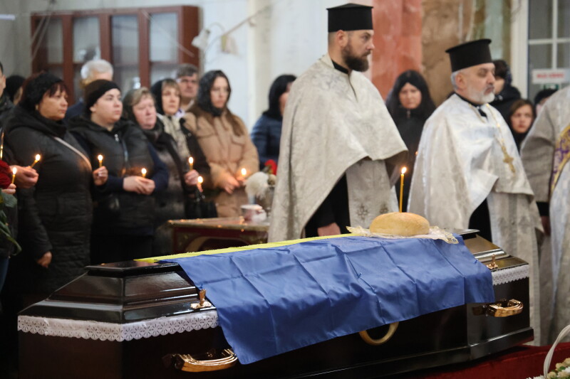 Загинув півтора року тому: у Луцьку попрощалися із воїном Іваном Литвинчуком