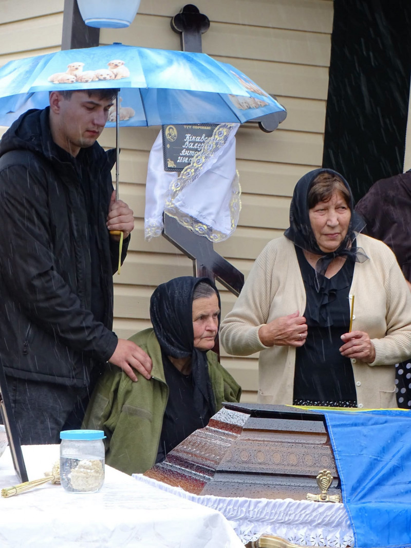 Через майже два роки після загибелі на Волині поховали Героя Валерія Кікавського