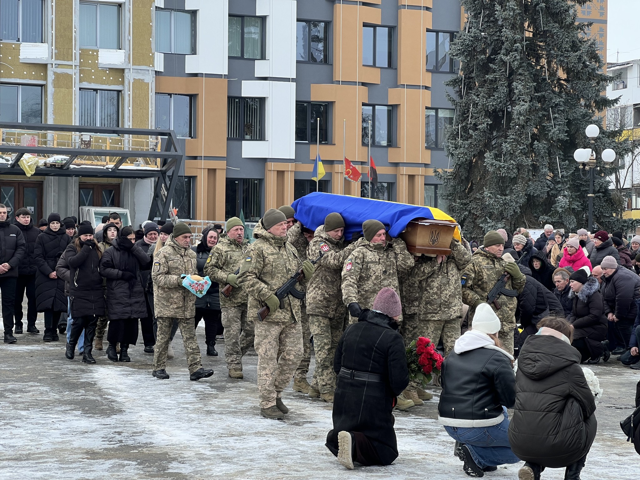 Загинув за три тижні до свого 26-річчя: на Волині в останню земну путь провели Героя Василя Гордіюка