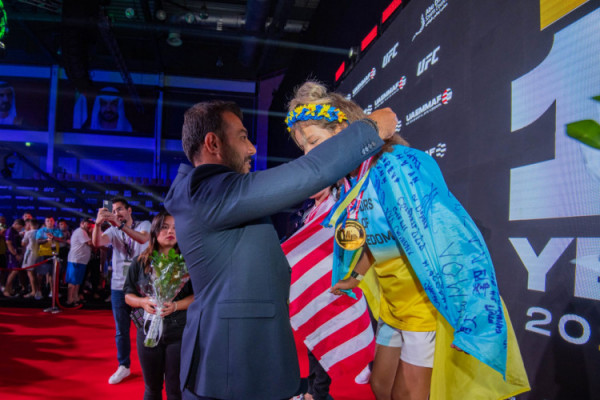 «Хочу, щоб Україна завжди була першою», - 13-річна волинська чемпіонка світу з ММА Поліна Ковирнова