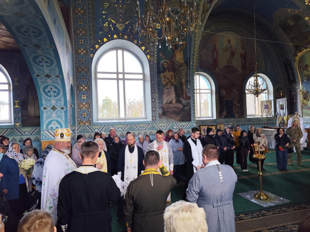 Останній дзвінок для Героя: у місті на Волині попрощалися з Олександром Каленюком