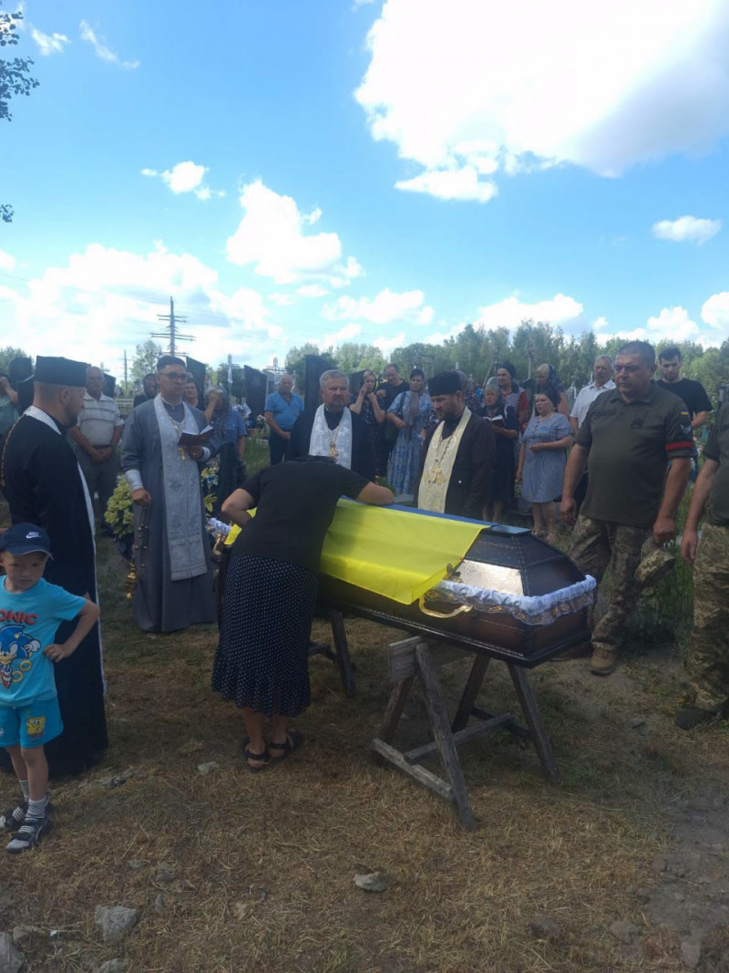 Майже два роки вважався зниклим безвісти: на Волині провели в останню дорогу Героя Миколу Войтюка