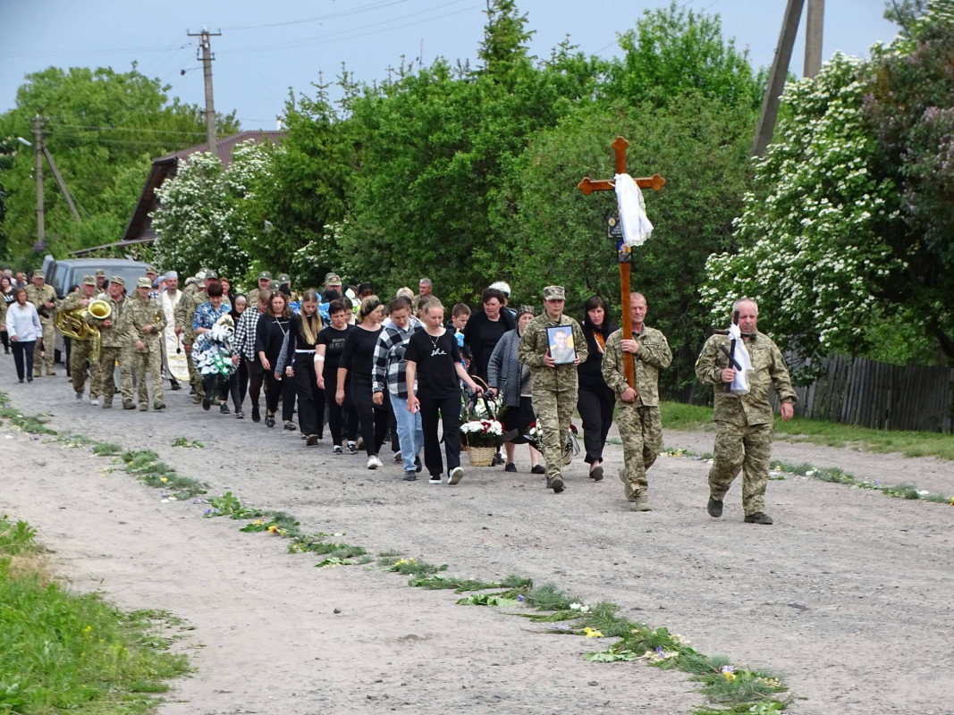 Серце зупинилося у лікарні: на Волині поховали захисника Андрія Свігуна