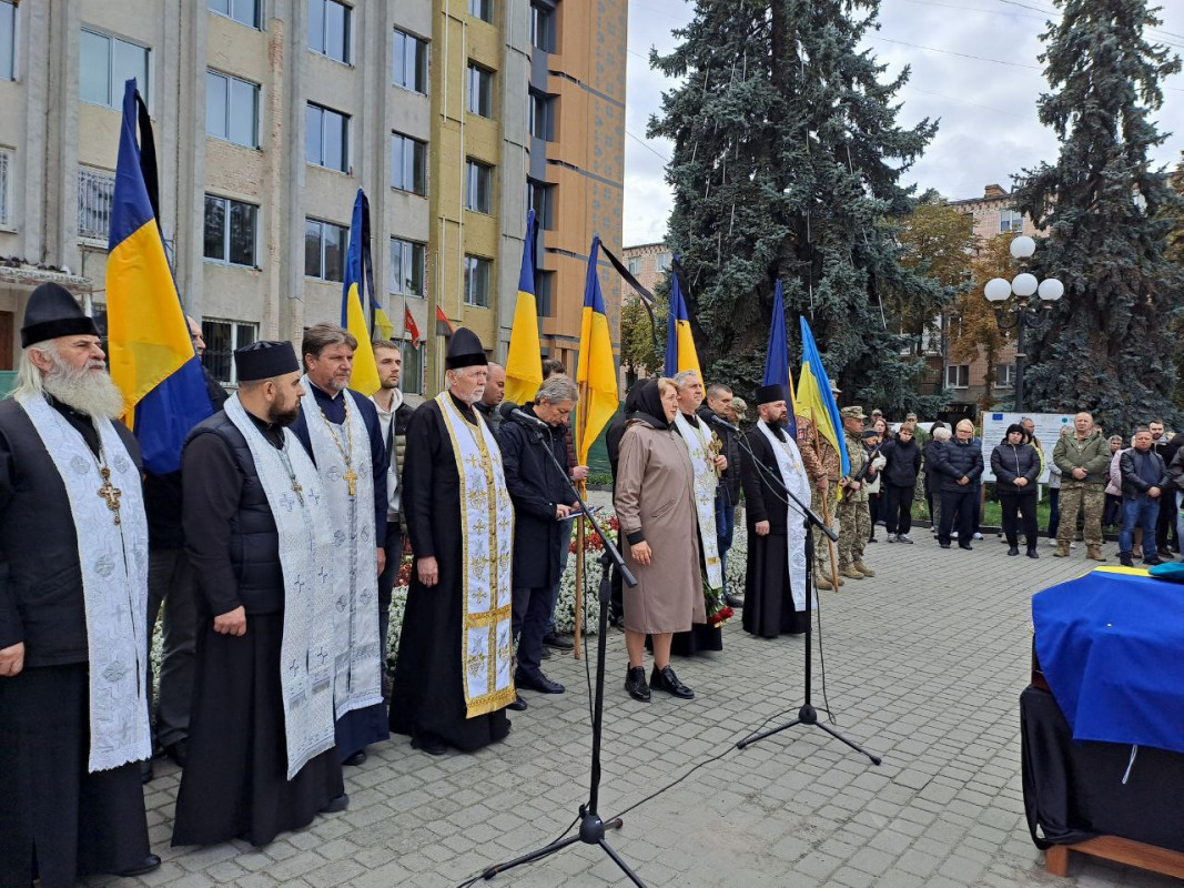 Дві донечки втратили батька: на Волині попрощалися з Героєм Михайлом Дудинцем