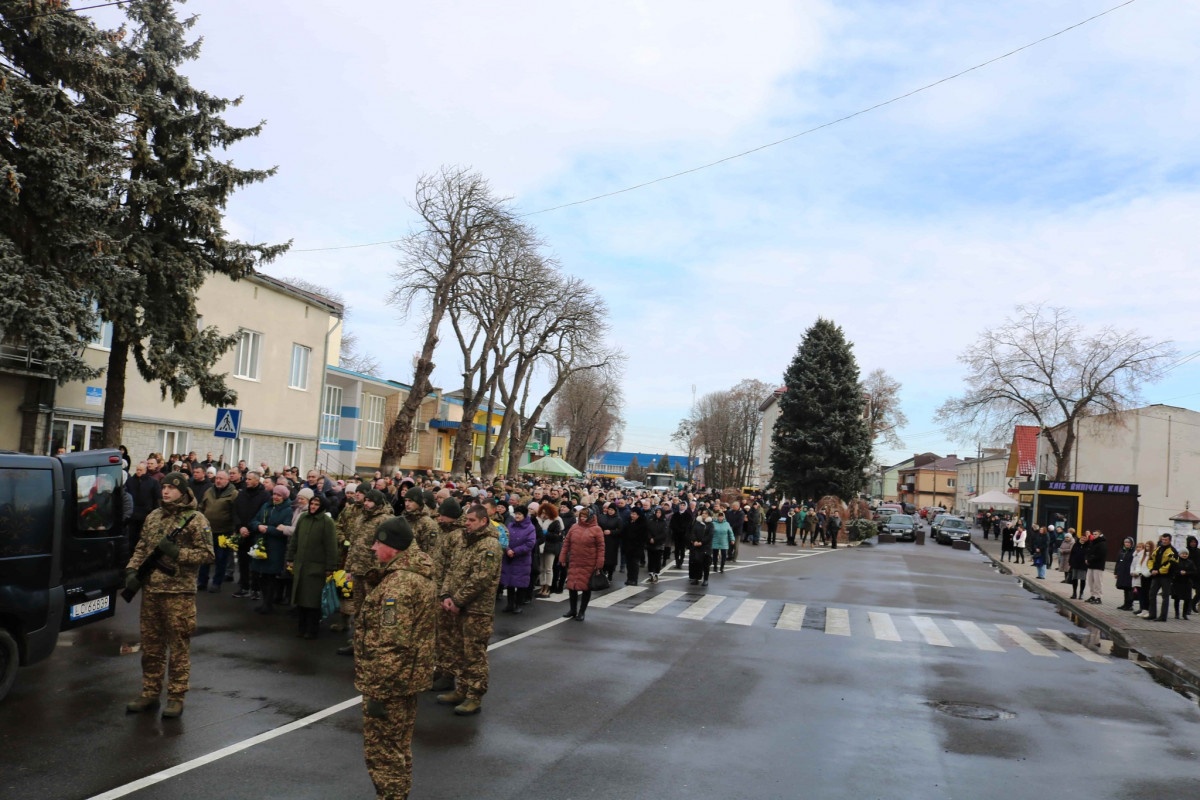 Чотири дні медики боролися за його життя: на Волині в останню земну дорогу провели Героя Ігоря Доманського