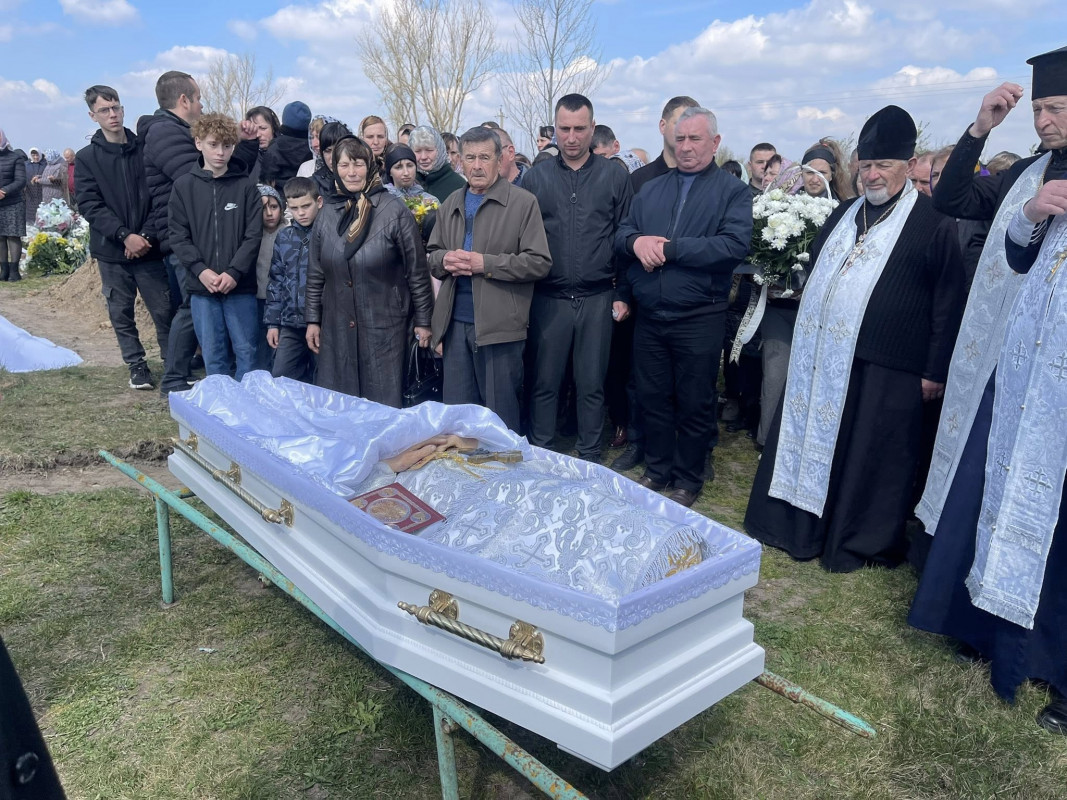 На Волині провели в останню путь священника Володимира Лапінського