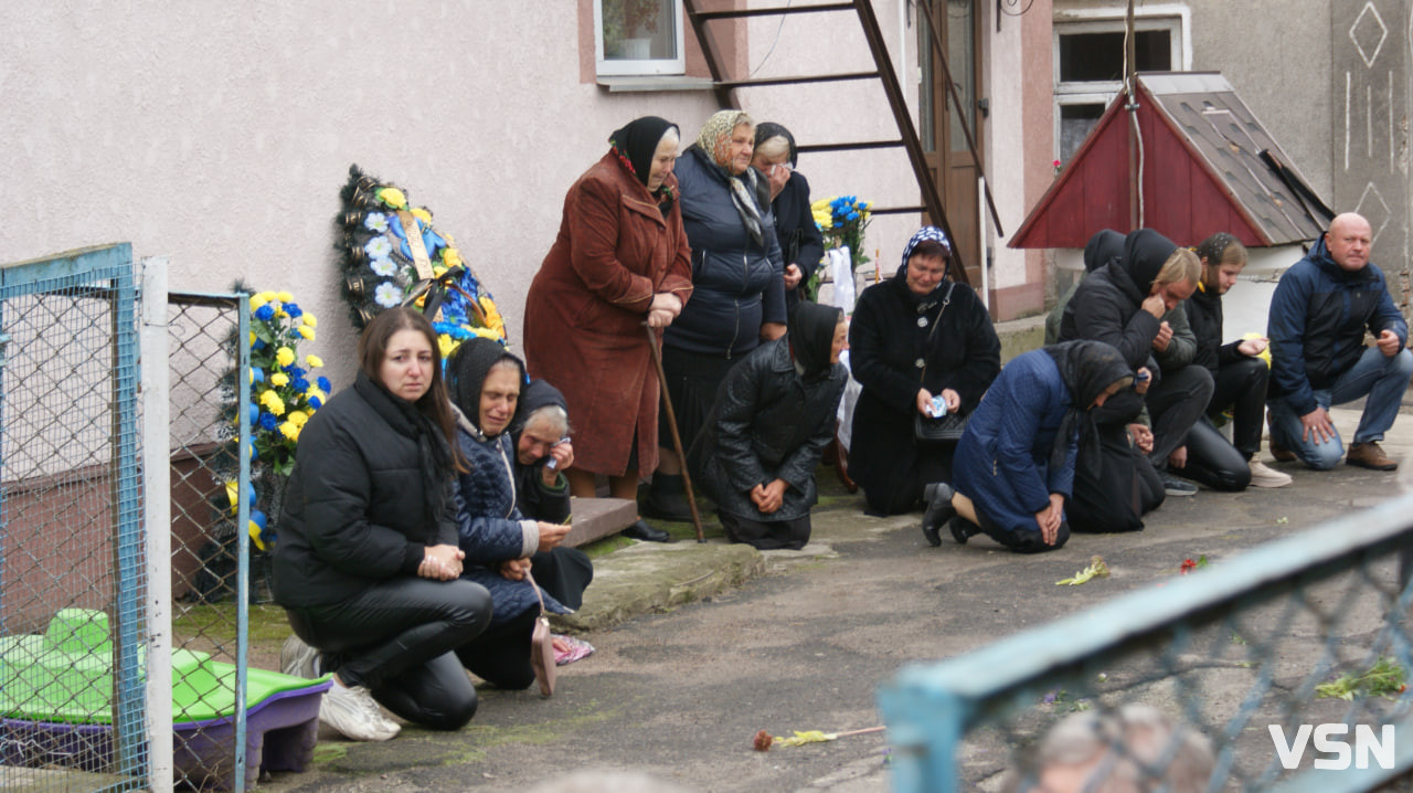 «Все питала, коли приїдеш, а ти казав, немає ким замінити...», - на Волині попрощалися з Героєм Сергієм Шевчуком