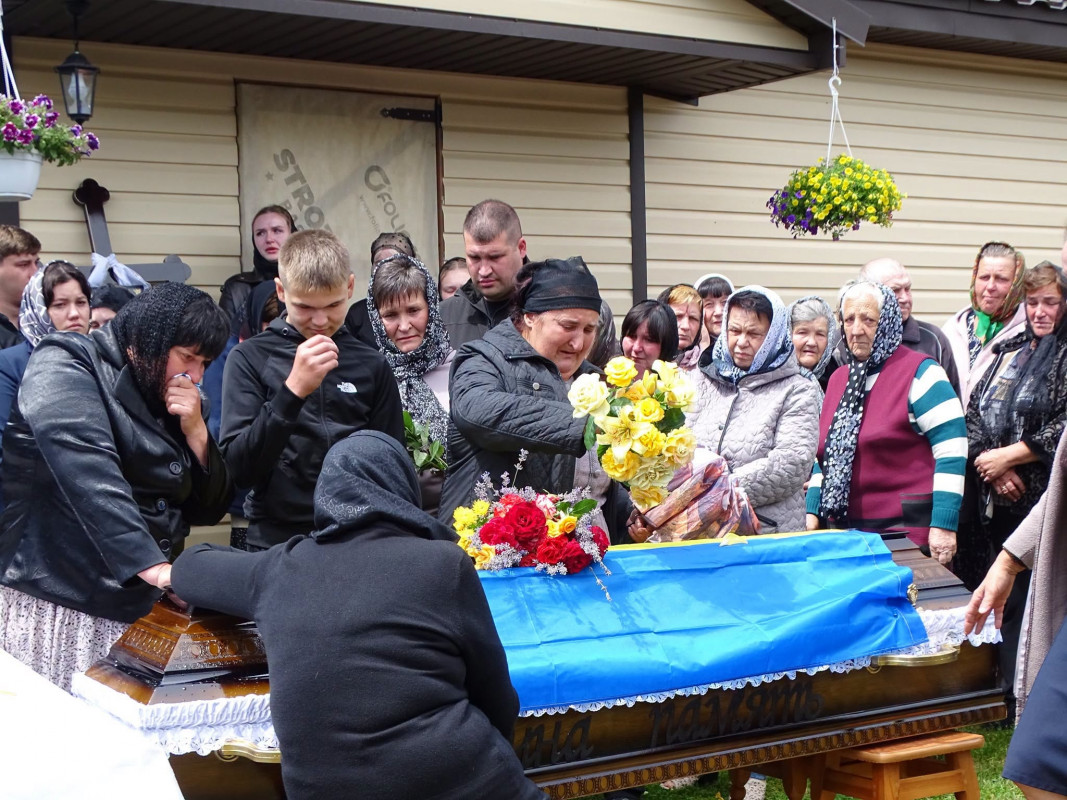 Через майже два роки після загибелі на Волині поховали Героя Валерія Кікавського