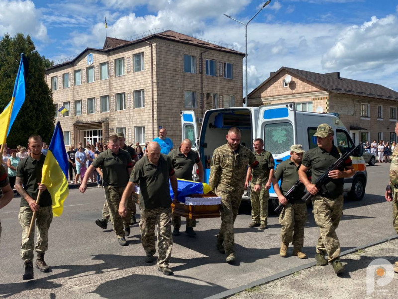 На Волині попрощались з бійцем Володимиром Оченком, який загинув захищаючи Україну