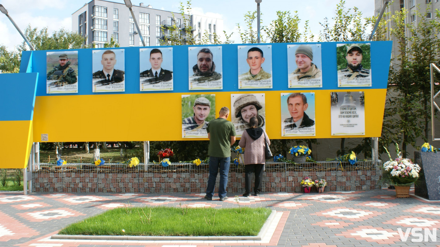У Луцьку на території військового ліцею відкрили Алею пам’яті з портретами загиблих Героїв