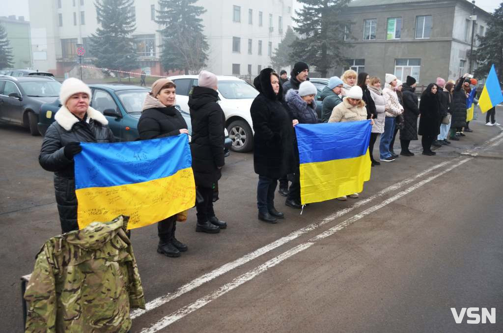 «Для нас – це одна хвилина, для них – Вічність»: у прикордонному місті на Волині вшанували тих, хто загинув від війни