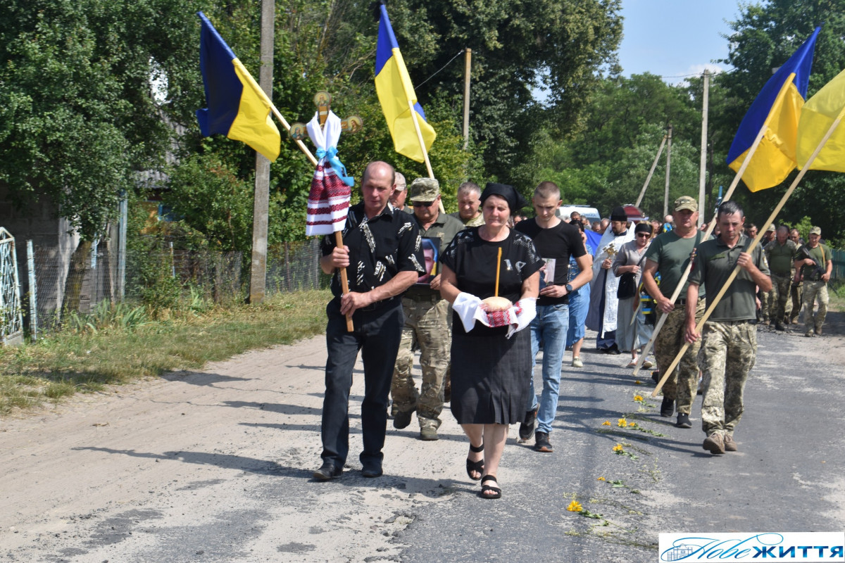 Залишилися дружина та маленький синочок: волиняни попрощалися із загиблим Героєм Миколою Жилком