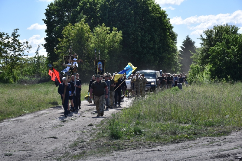 Два роки вважався безвісти зниклим: на Волині попрощалися з Героєм Віктором Шоломом