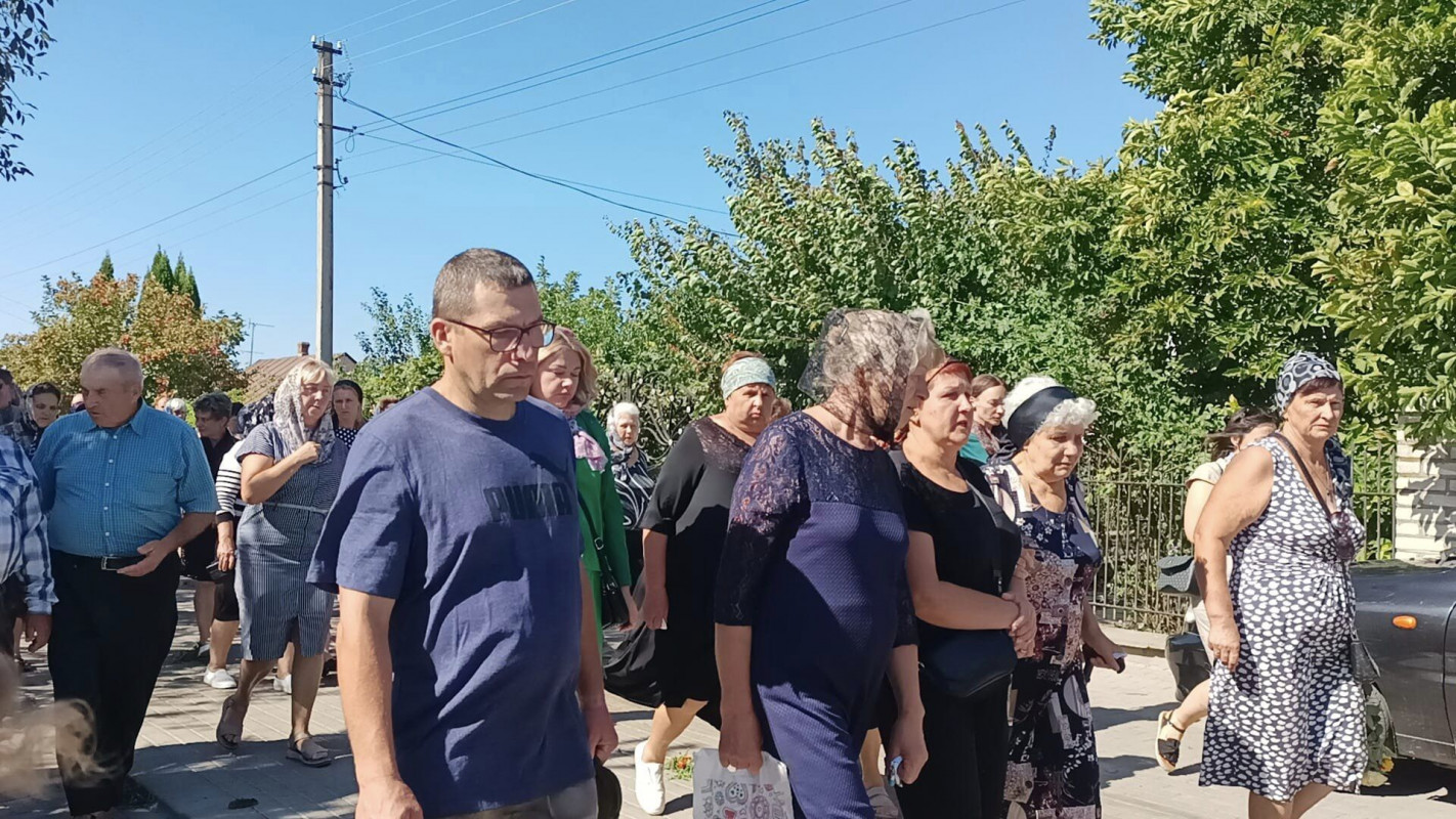 Добрий, спокійний, завжди готовий допомогти: волиняни попрощалися з Героєм Миколою Линником