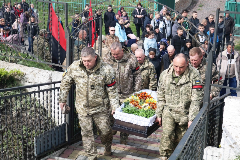 Помер у лавах ЗСУ: на Волині в останню дорогу провели Героя Олександра Горотя