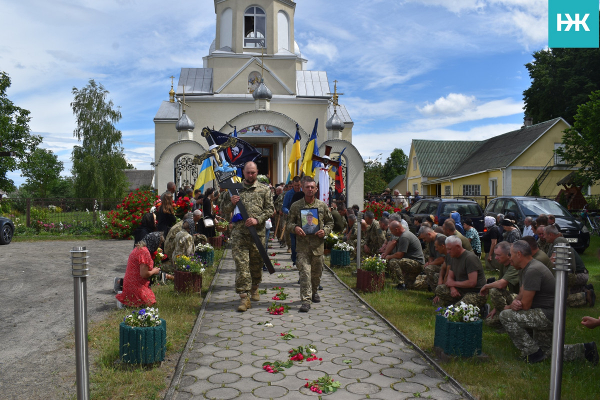 Навіки 22: на Волині усе село вийшло провести у вічність молодого Героя Артема Оласюка