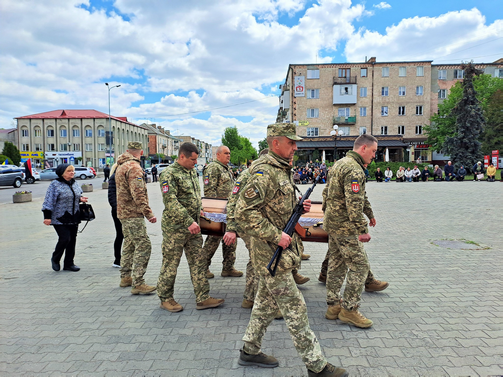 «Тато – моя душа, яку з мене вирвали»: на Волині в один день попрощалися з двома Героями - Максимом Плотніковим та Русланом Фатхудіновим
