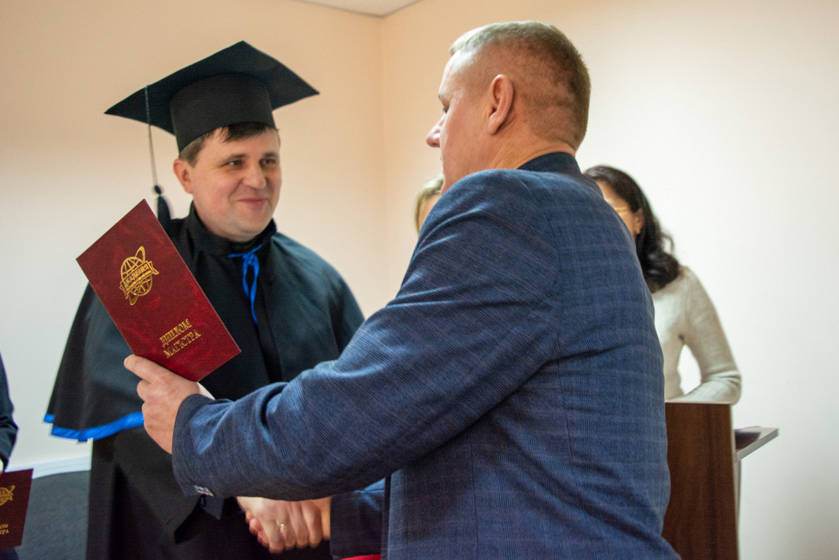 Голова Луцької райради отримав диплом магістра