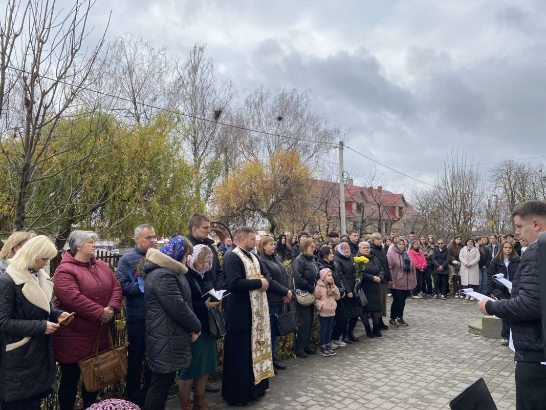 У волинському ліцеї відкрили меморіальну дошку випускнику-Герою Олександру Юзві