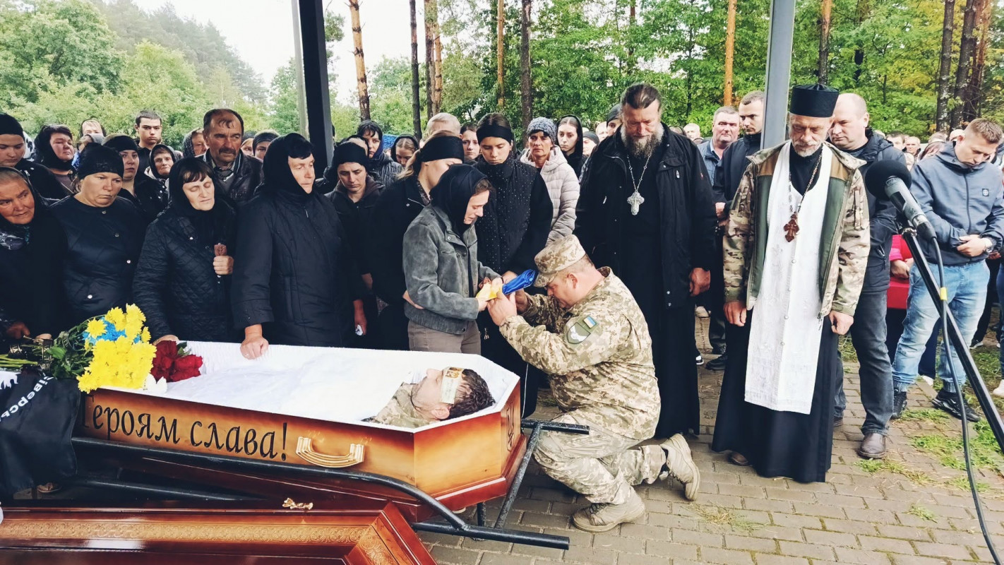 На Волині в останню путь провели 35-річного захисника Володимира Медведюка