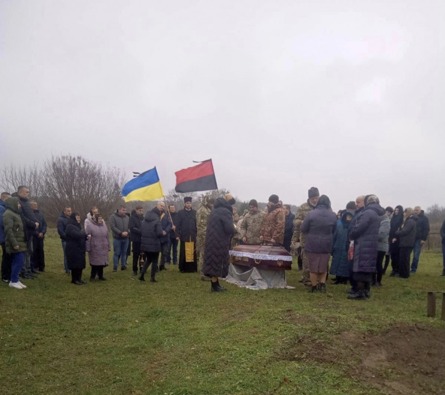 Лише через десять днів побратими змогли забрати його тіло з поля бою: на Волині поховали Героя Михайла Вацика