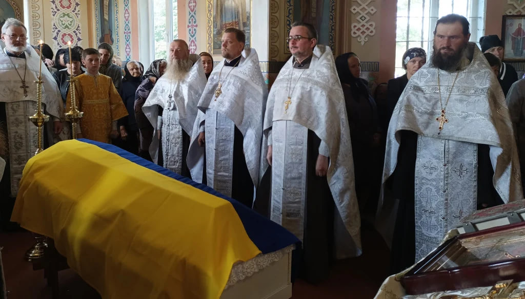 Додому Герой повернувся у домовині: на Волині попрощалися з полеглим на фронті Іваном Каменчуком
