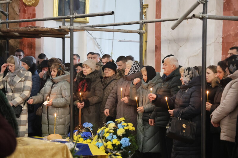 Чорний день: у Луцьку попрощалися одразу з двома Героями - Вадимом Радюком та Романом Сокольським