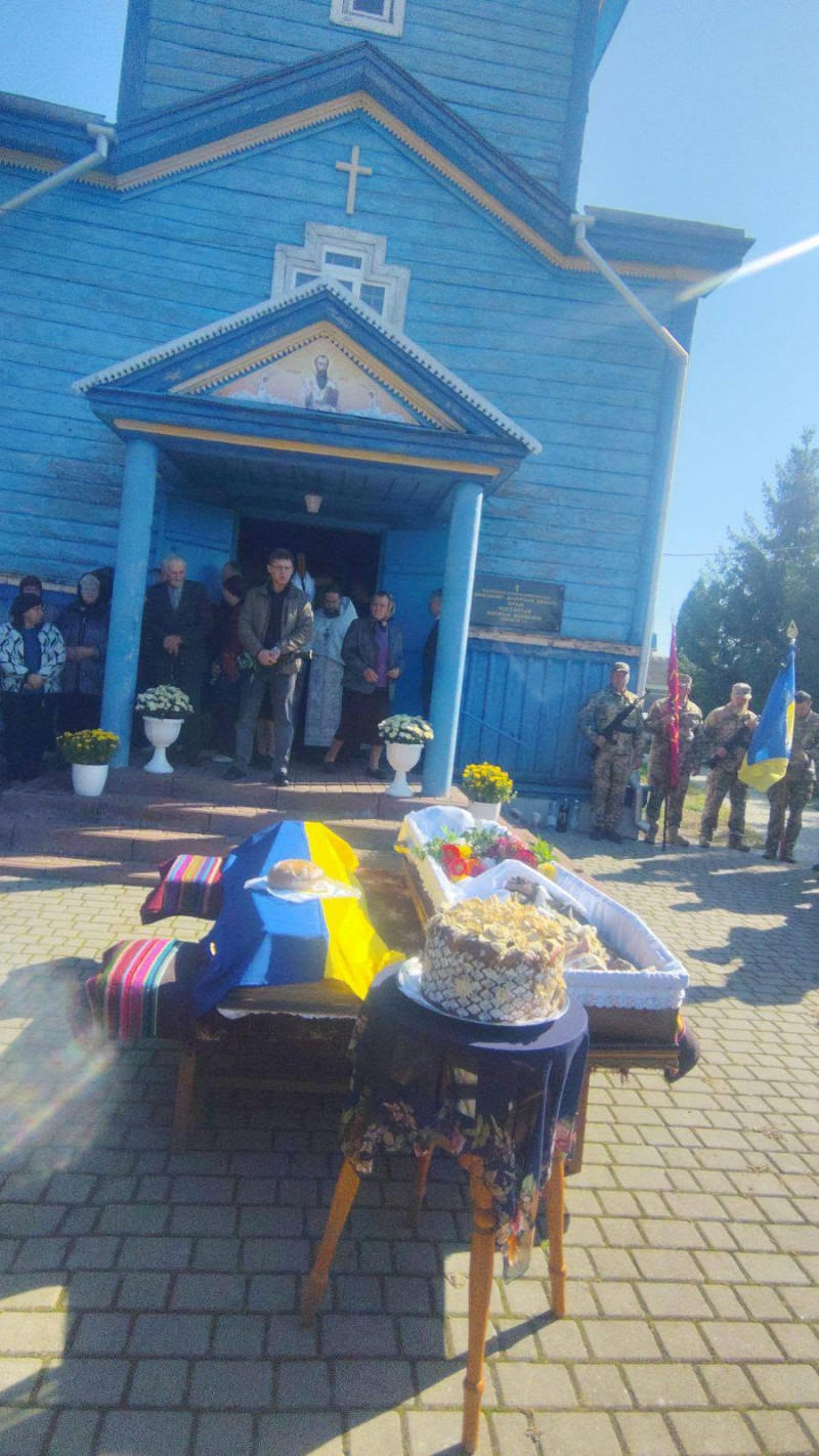 Йому назавжди 29: на Волині провели в останню путь Героя Дмитра Різника