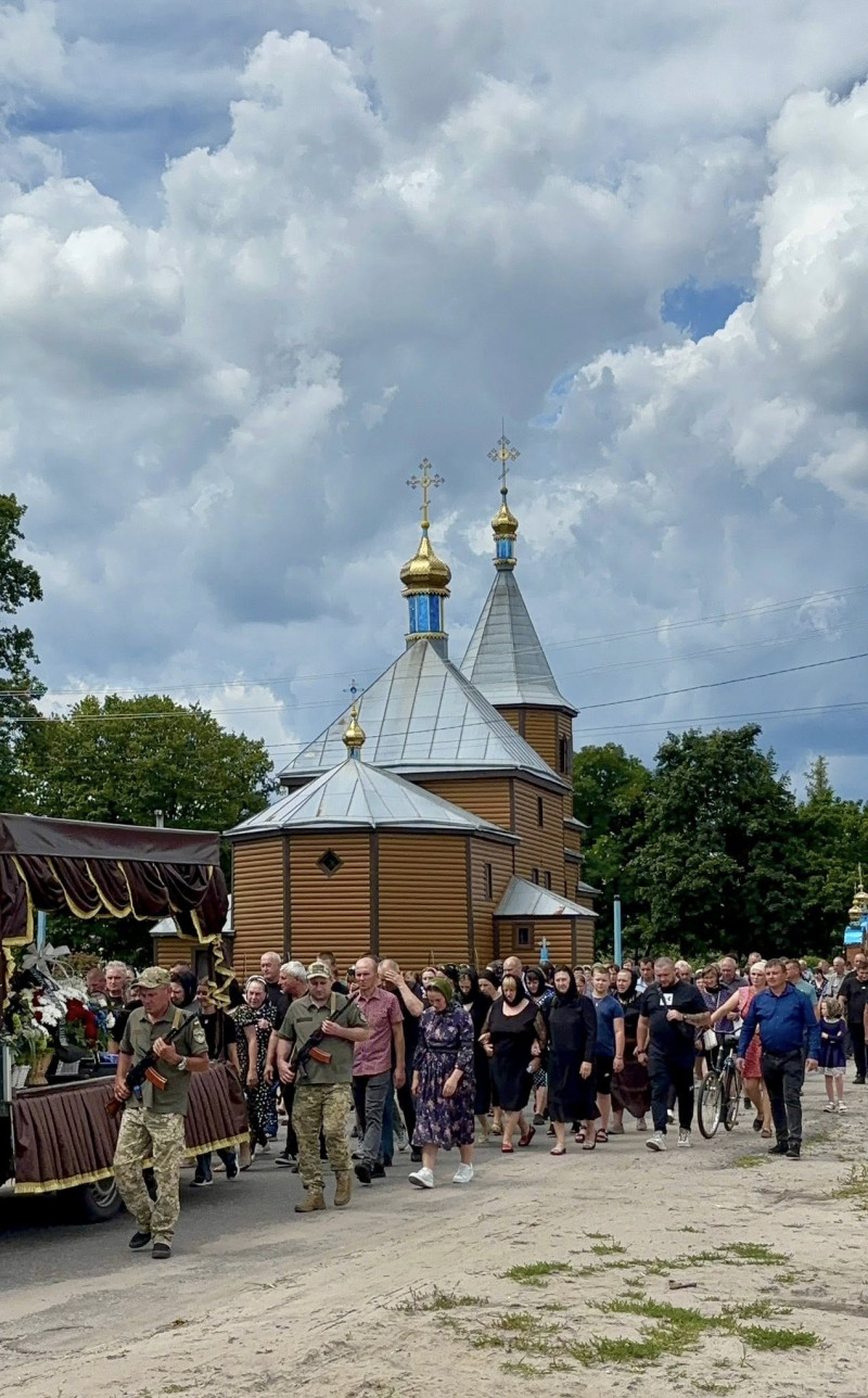 Віддав життя за Україну: на Волині попрощалися з Героєм Олегом Козловським
