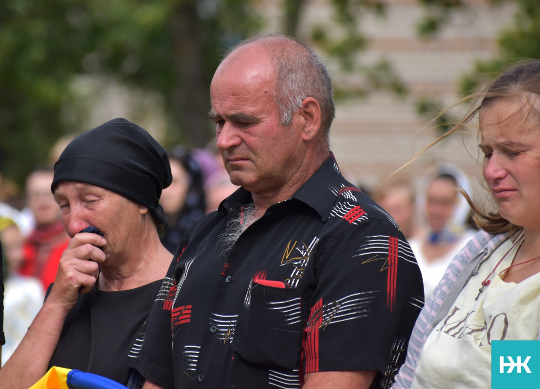 Сльози, голуби та шана загиблим захисникам: у громаді на Волині відкрили Алею пам’яті Героям
