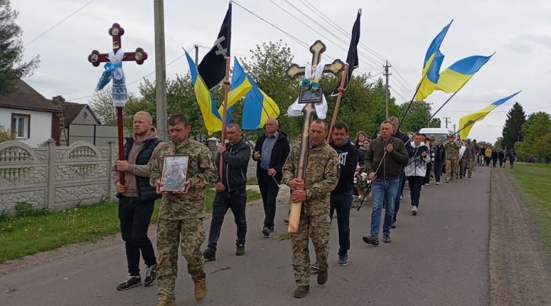 «Мужньо захищав від ворога свою країну»: на Волині в останню дорогу провели військовослужбовця Миколу Марчука