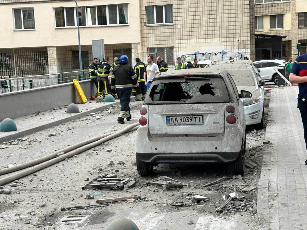 Атака на Київ: пошкоджено багатоповерхівку, є загиблі