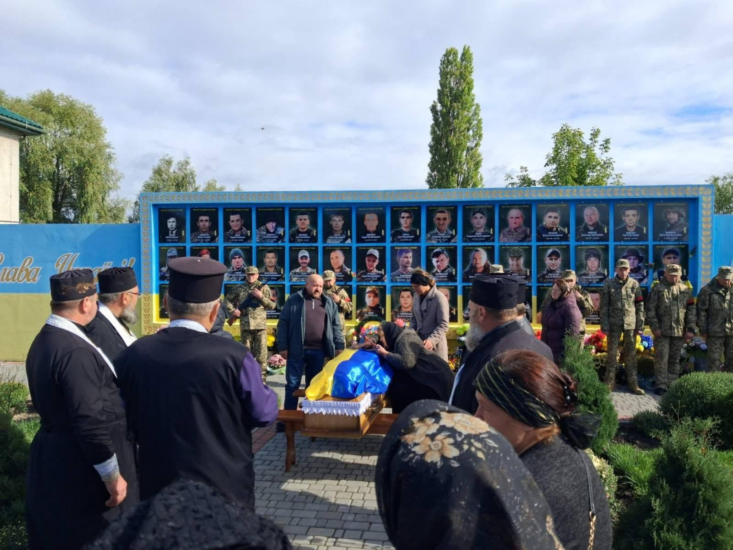 Майже рік вважався зниклим безвісти: на Волині поховали 33-річного Героя Володимира Теслюка