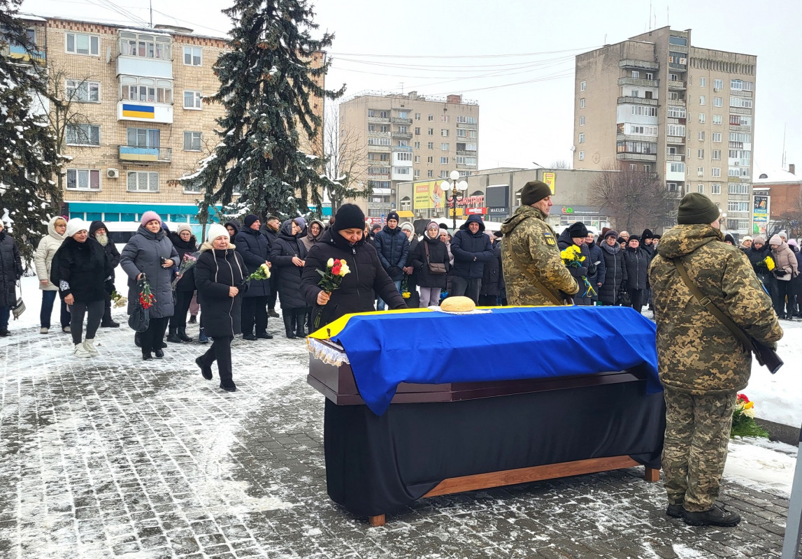 Казав «Воюватиму до Перемоги»: на Волині попрощалися із Героєм Юрієм Мельником, серце якого зупинилося на війні