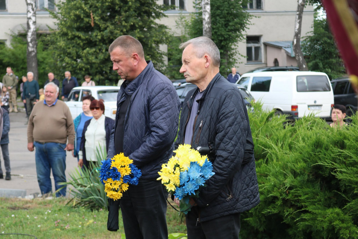 Понад півтора року вважався зниклим безвісти: на Волині поховали Героя Юрію Лозу