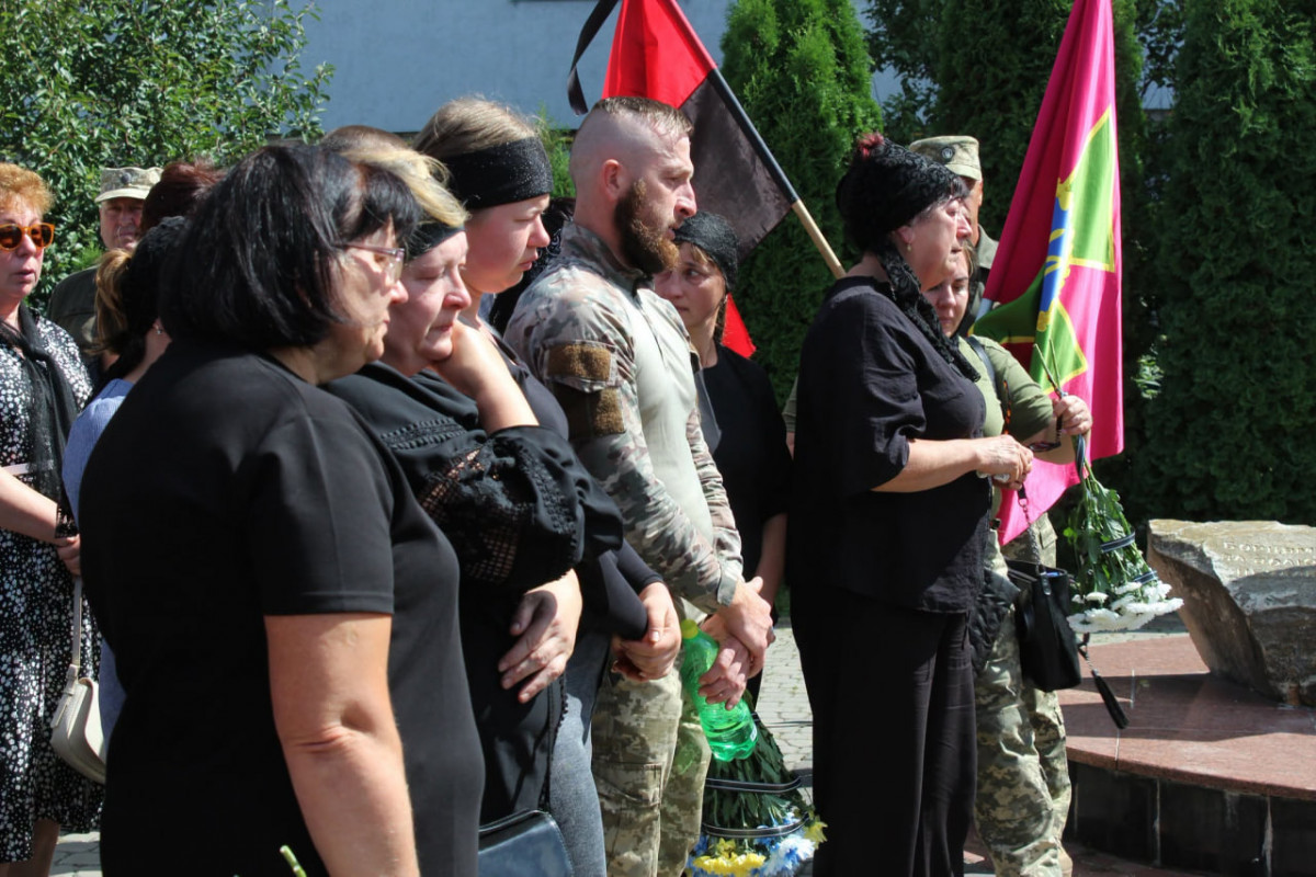 «Він ніколи не жалівся»: волиняни попрощалися із захисником Михайлом Присяжнюком