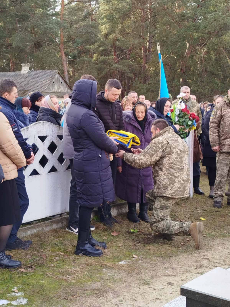 Взірець мужності та незламності: на Волині провели в останню дорогу відважного Героя Івана Дзьобана