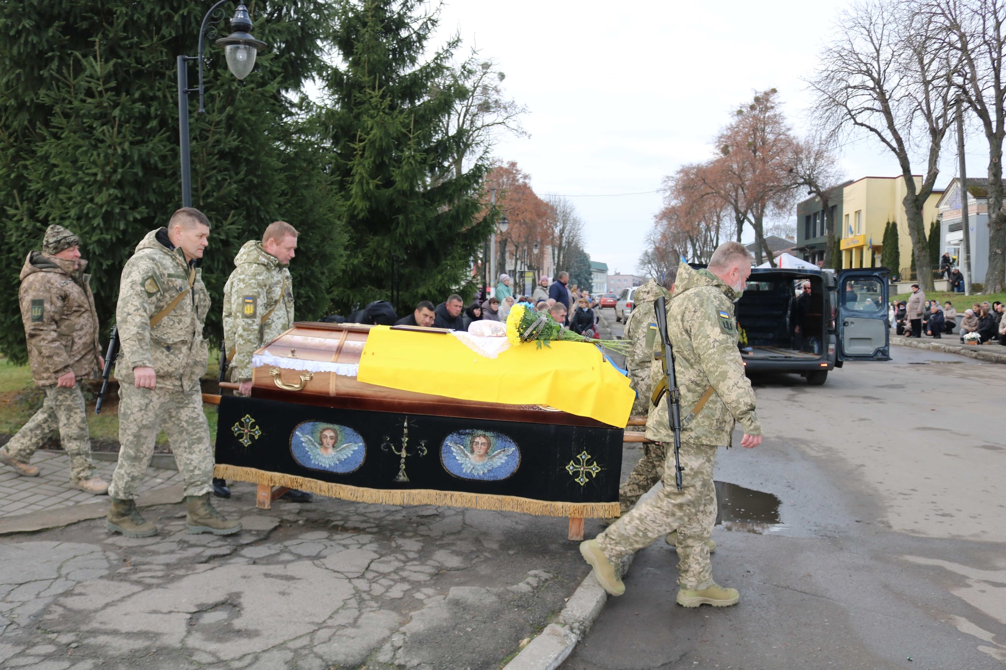 Понад рік вважався безвісти зниклим: у Луцькому районі поховали Героя Василя Цвілюка