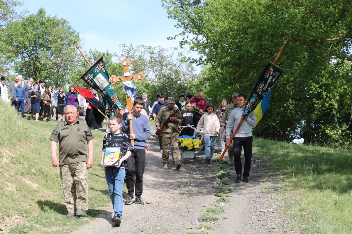Понад 2 роки вважався зниклим безвісти: на Волині поховали воїна Віктора Миколайчука