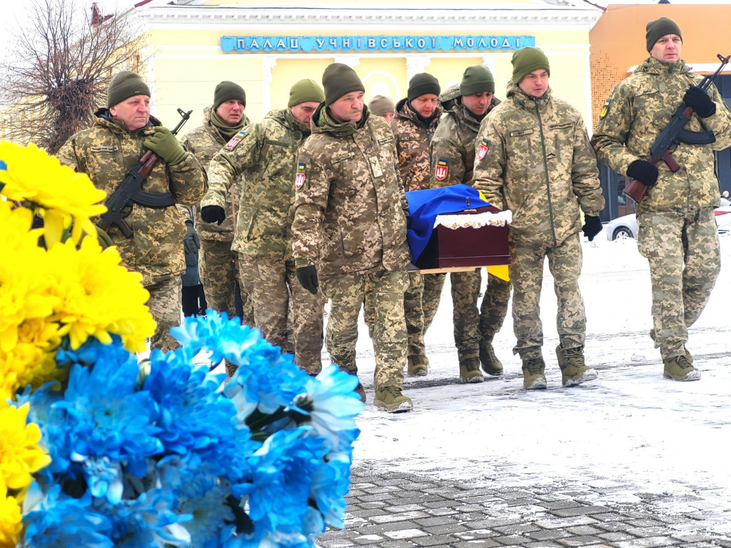 Казав «Воюватиму до Перемоги»: на Волині попрощалися із Героєм Юрієм Мельником, серце якого зупинилося на війні