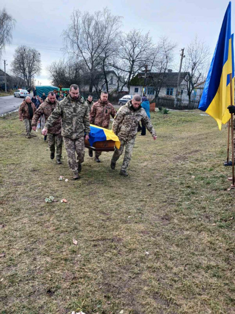 Захищав Україну ще з часів АТО: у Луцькому районі провели в останню путь Героя Романа Сербалюка