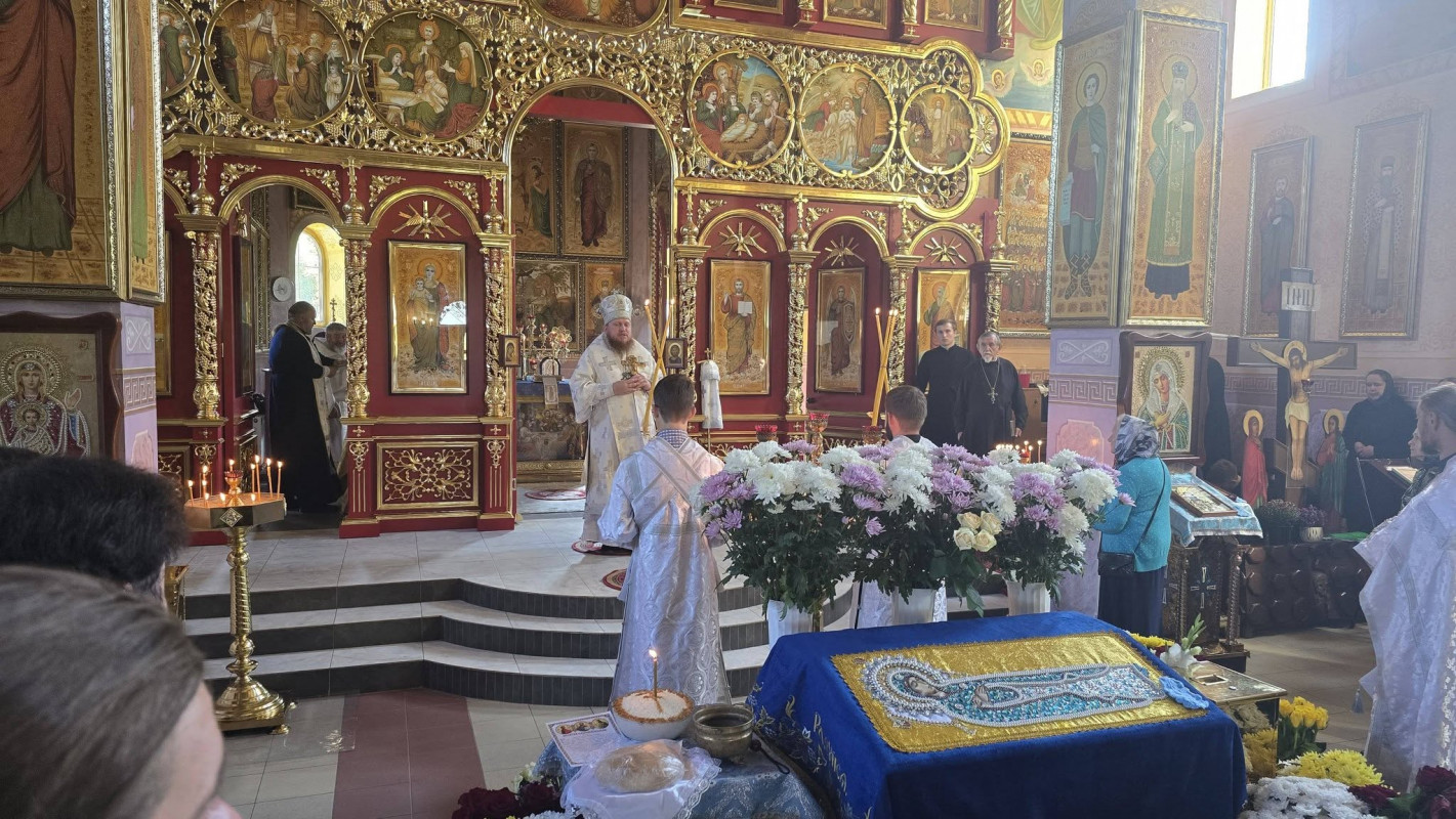 Залишилося двоє дітей: у Луцьку прощалися із священником