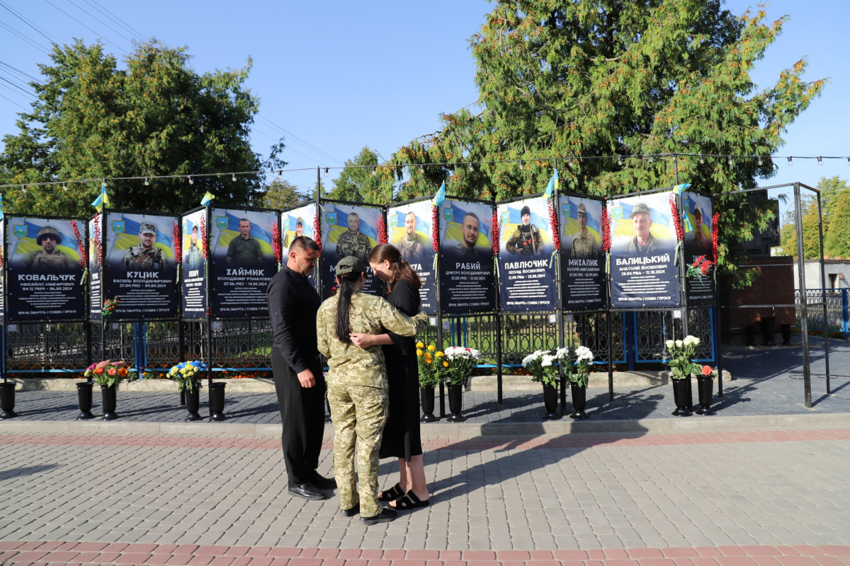 Донечка та син Героїв з’явилися на світ після загибелі своїх батьків: на Волині родинам полеглих воїнів вручили посмертні ордени