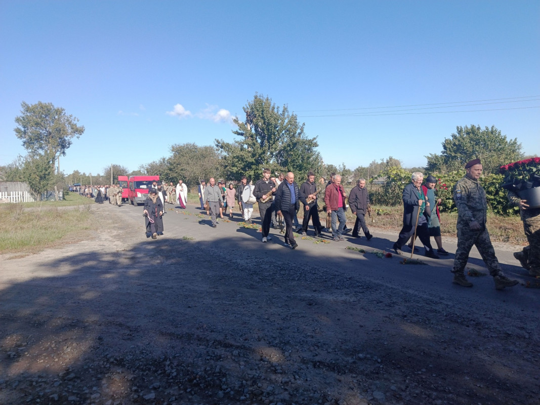 Овдовіла дружина, син та донечка так рано втратили батька: на Волині провели в останню земну дорогу Героя Сергія Водька